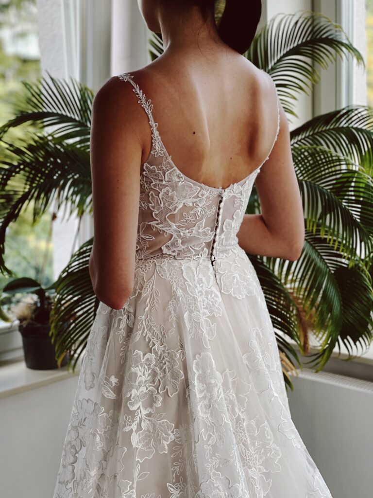 brautkleider, brautkleider online, brautkleider günstig, brautkleider outlet, brautkleider 2023