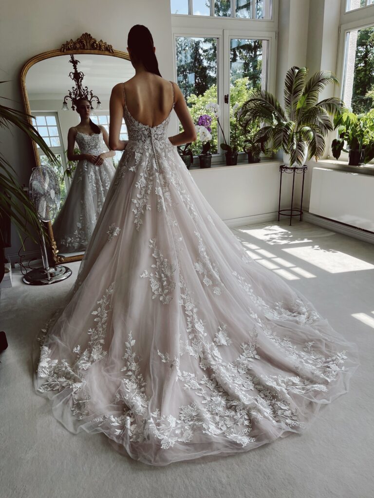 brautkleider, brautkleider online, brautkleider günstig, brautkleider outlet, brautkleider 2023