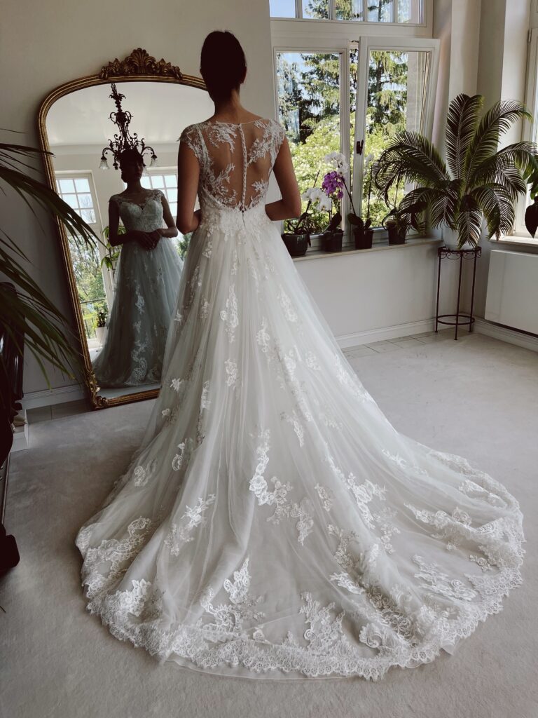 brautkleider, brautkleider online, brautkleider günstig, brautkleider outlet, brautkleider 2023