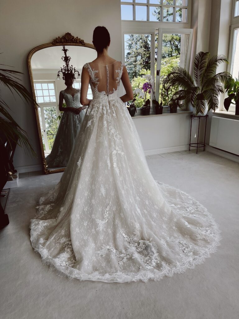 brautkleider, brautkleider online, brautkleider günstig, brautkleider outlet, brautkleider 2023