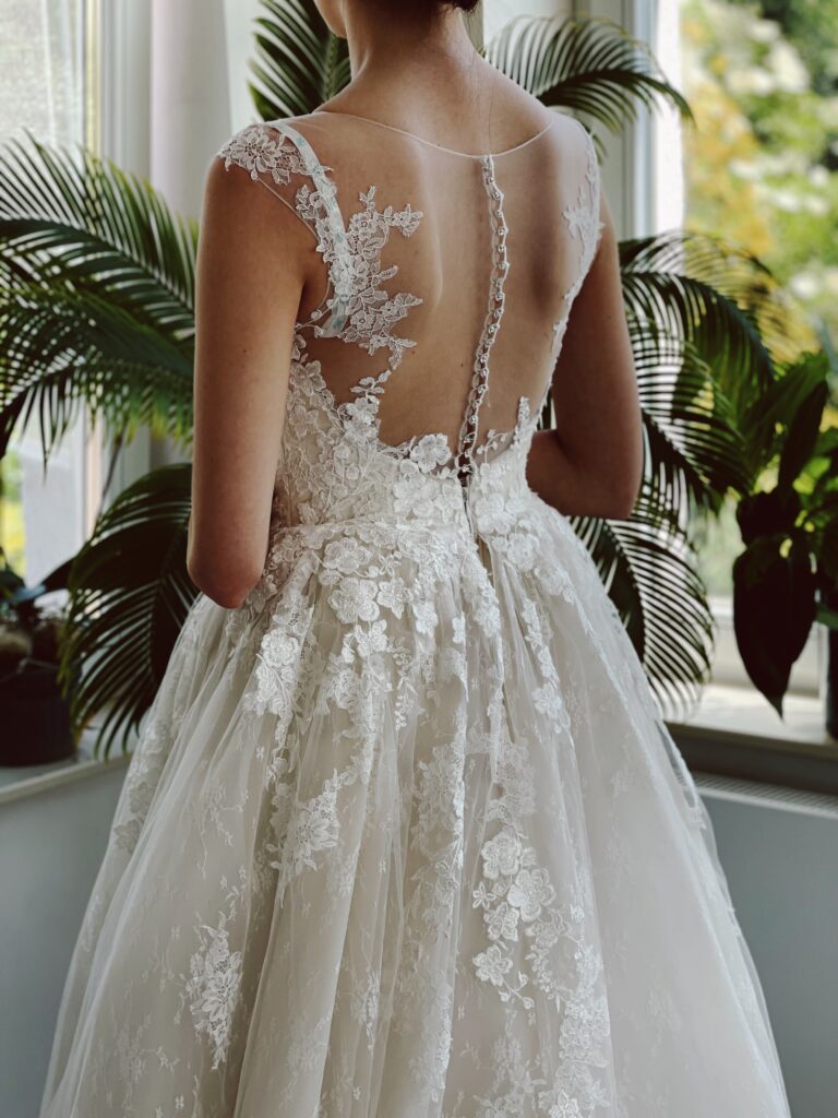 brautkleider, brautkleider online, brautkleider günstig, brautkleider outlet, brautkleider 2023