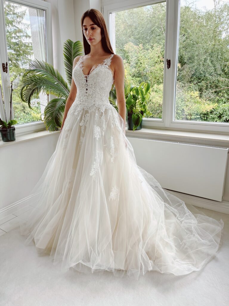 brautkleider, brautkleider online, brautkleider günstig, brautkleider outlet, brautkleider 2023