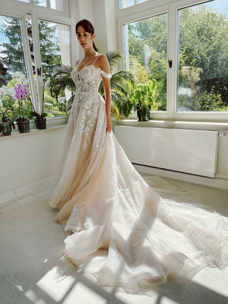 brautkleider, brautkleider online, brautkleider günstig, brautkleider outlet, brautkleider 2023