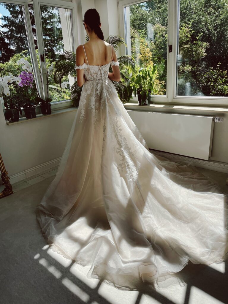 brautkleider, brautkleider online, brautkleider günstig, brautkleider outlet, brautkleider 2023