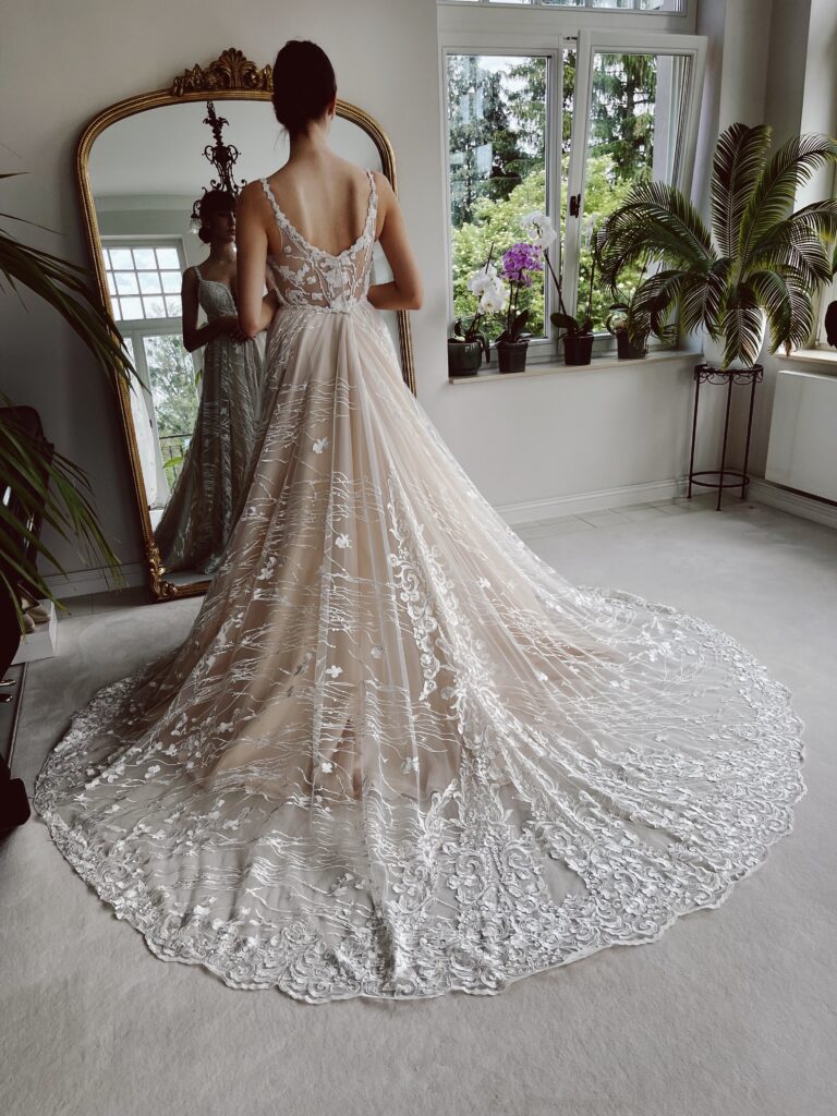 brautkleider, brautkleider online, brautkleider günstig, brautkleider outlet, brautkleider 2023