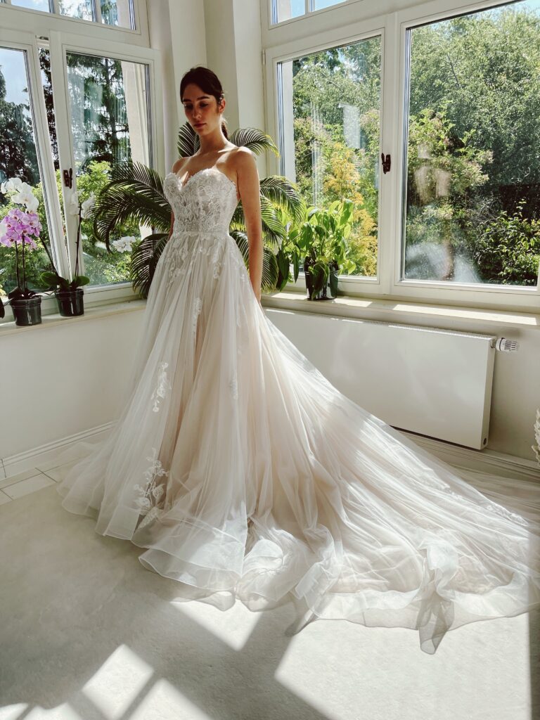 brautkleider, brautkleider online, brautkleider günstig, brautkleider outlet, brautkleider 2023