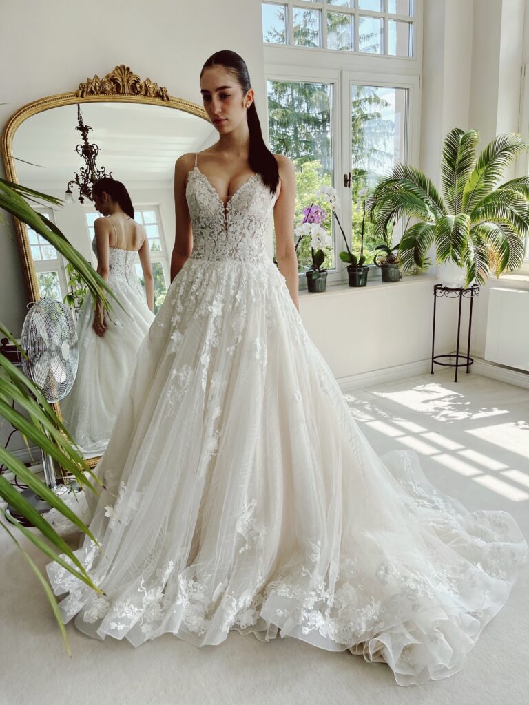 brautkleider, brautkleider online, brautkleider günstig, brautkleider outlet, brautkleider 2023