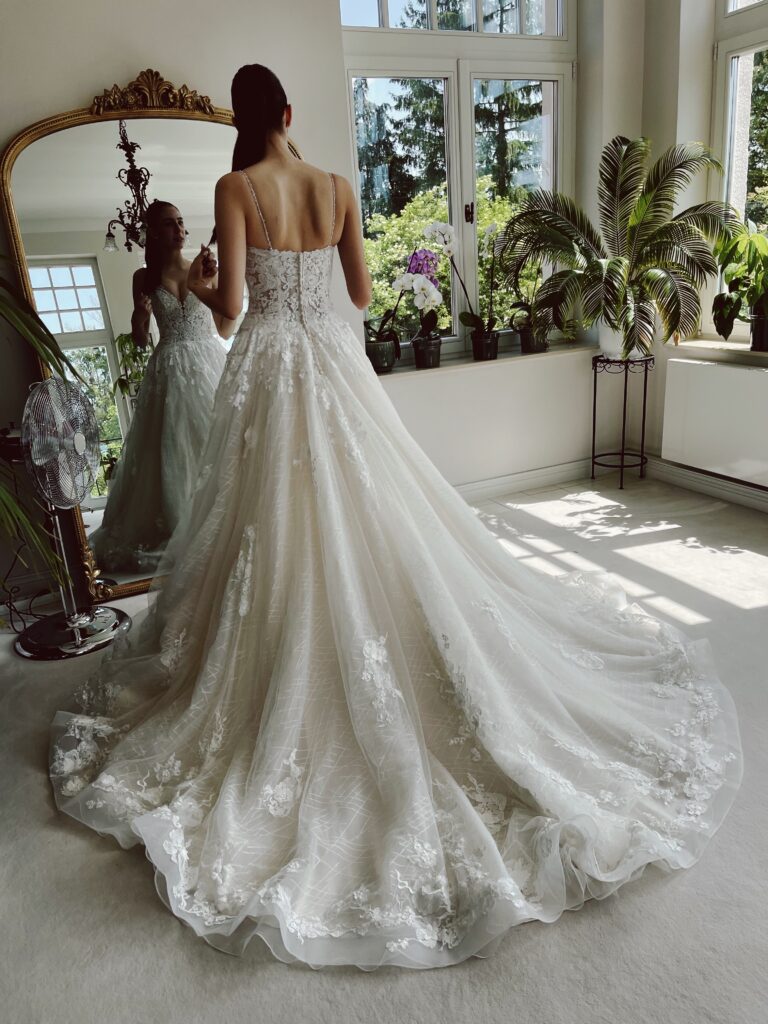 brautkleider, brautkleider online, brautkleider günstig, brautkleider outlet, brautkleider 2023