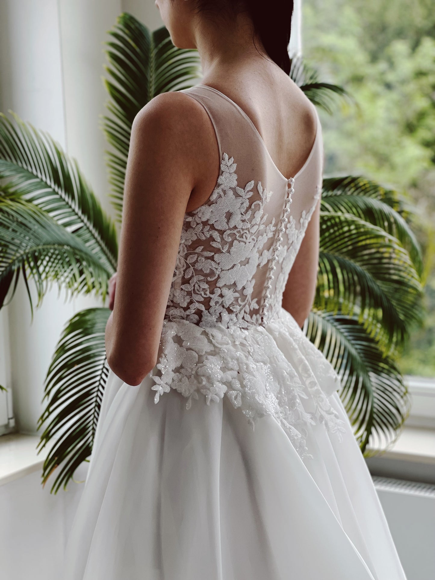 hochgeschlossen, Organza, A-Line, Pailletten, geschlossener Rücken, Perlen Knöpfe, brautkleider, brautkleider online, brautkleider günstig, brautkleider outlet, brautkleider 2023