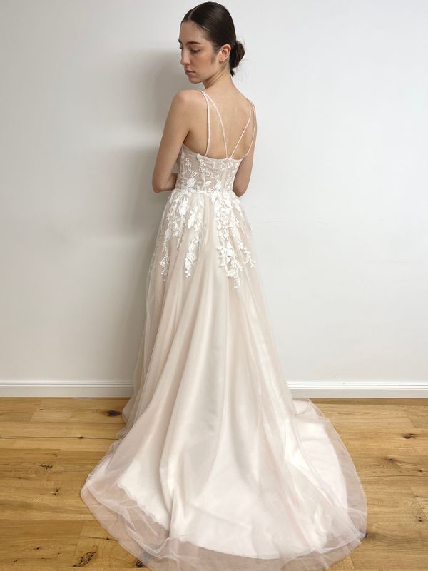 Blush, Spitze, Träger, brautkleider, brautkleider online, brautkleider günstig, brautkleider outlet, brautkleider 2023