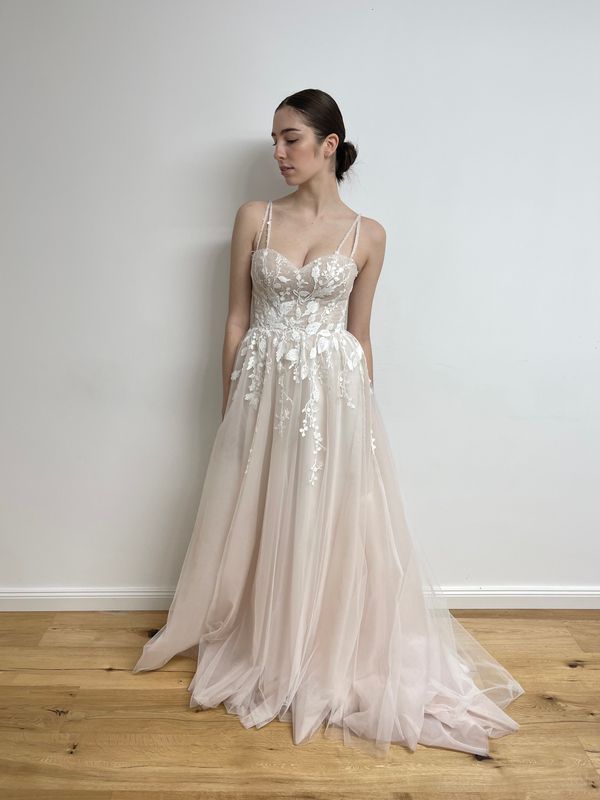 Blush, Spitze, Träger, brautkleider, brautkleider online, brautkleider günstig, brautkleider outlet, brautkleider 2023