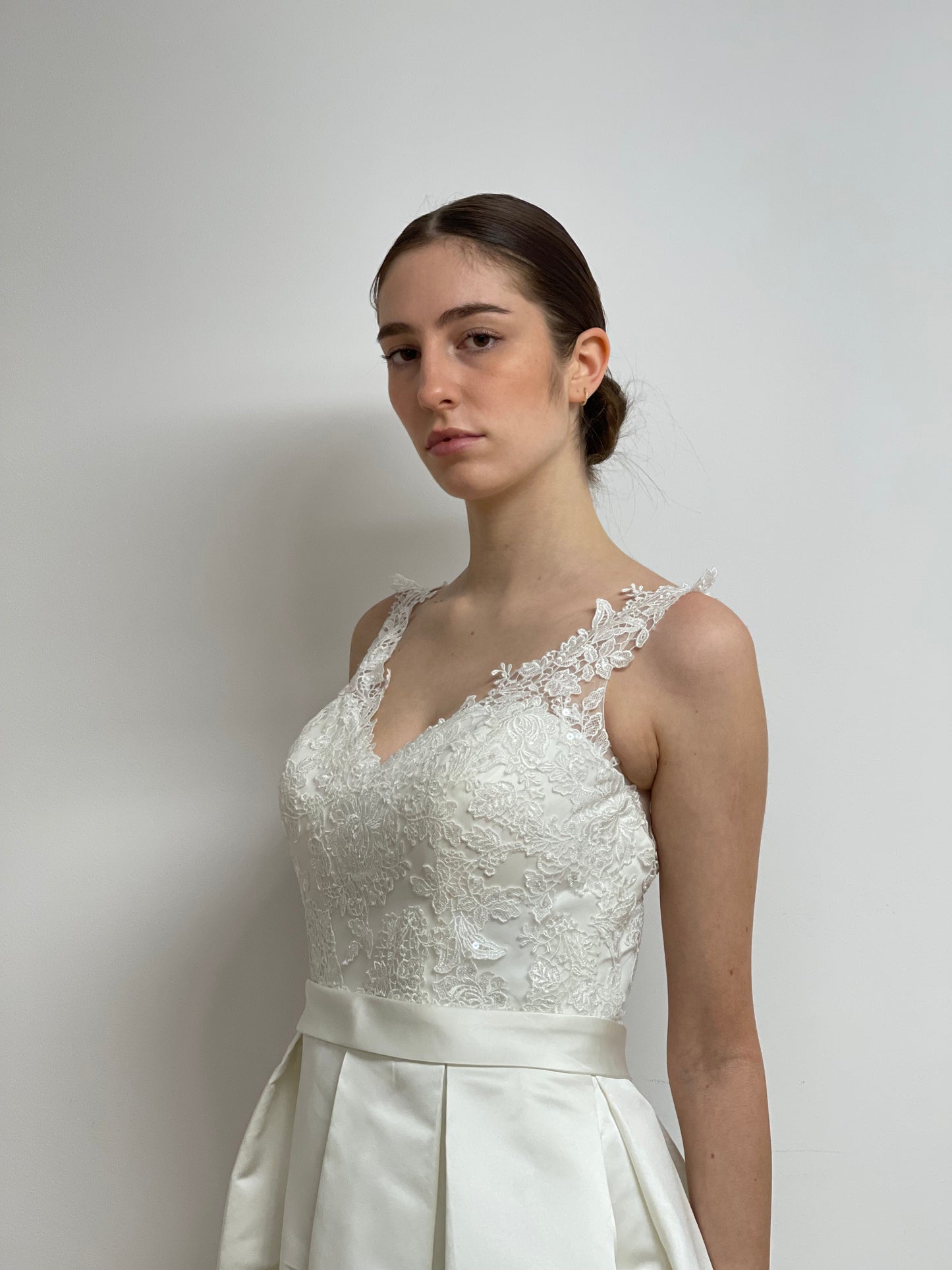 Kellerfalte, Zarte Spitze, Taschen, brautkleider, brautkleider online, brautkleider günstig, brautkleider outlet, brautkleider 2023