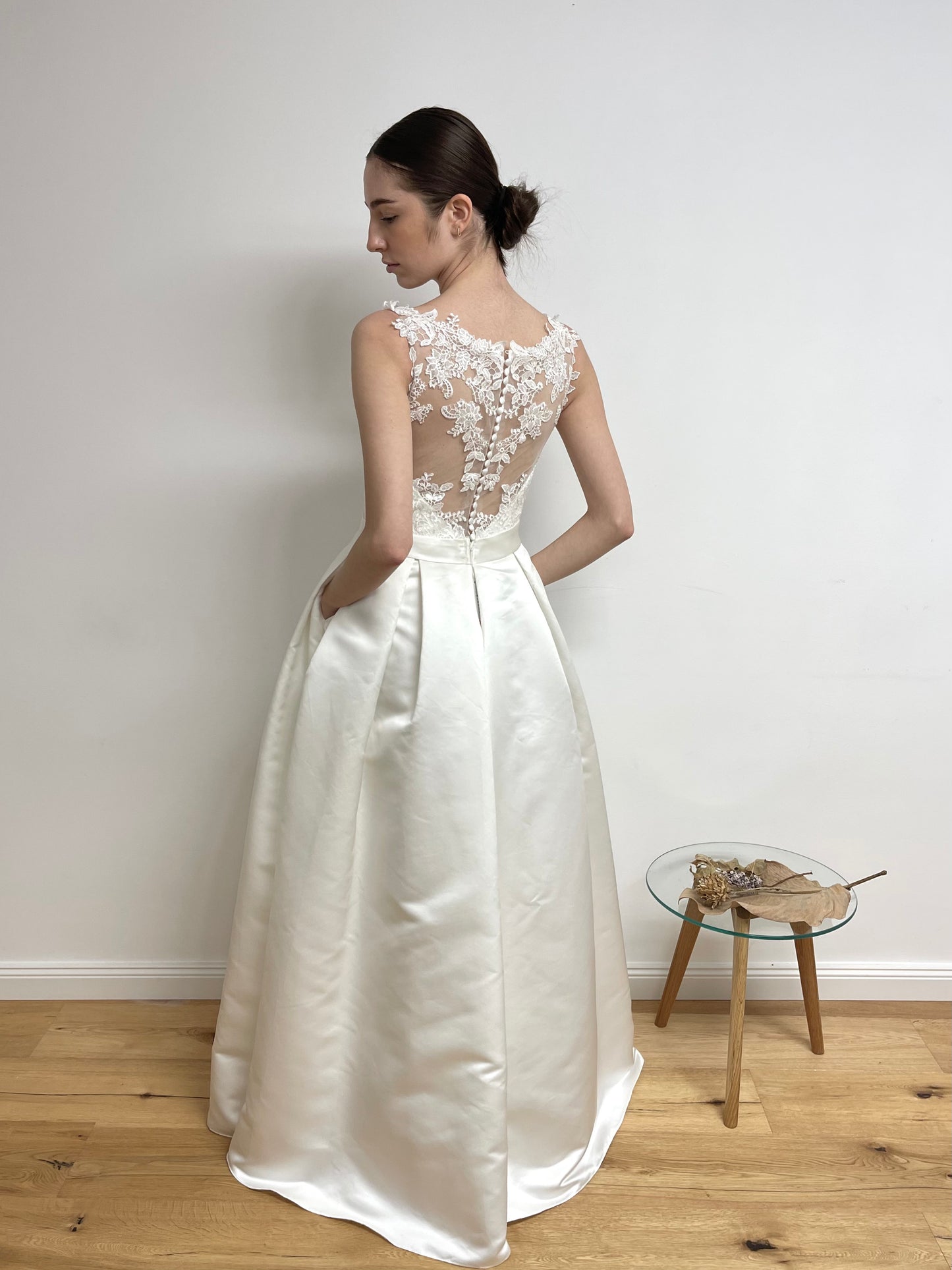 Kellerfalte, Zarte Spitze, Taschen, brautkleider, brautkleider online, brautkleider günstig, brautkleider outlet, brautkleider 2023